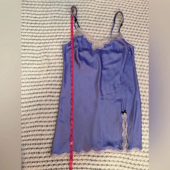 VICTORIA’S SECRET Periwinkle Y2K Lace Trim Slip Babydoll Side Slit Nightgown M - Picture 11 of 11